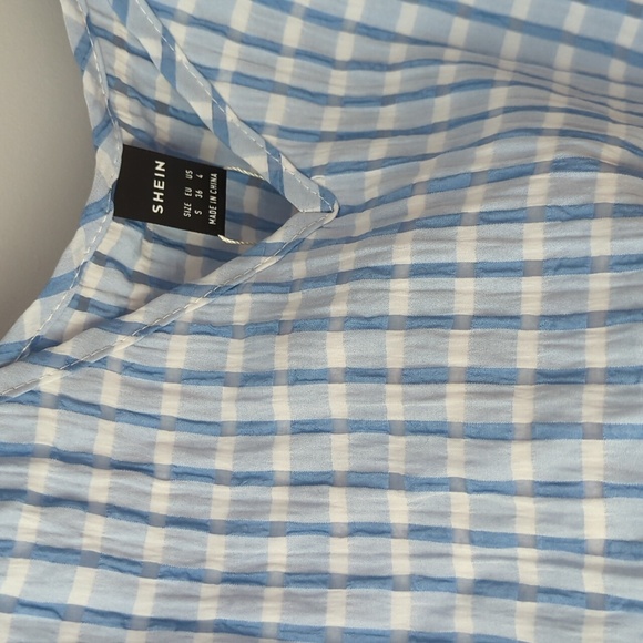 NWT V neck sleeveless top - Picture 3 of 6